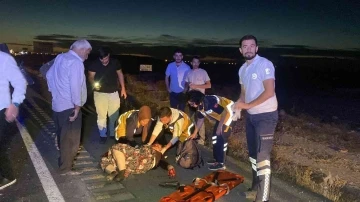 Otomobil traktöre arkadan çarptı: 2’si ağır 3 yaralı
