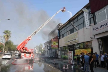 Otomobil yedek parça dükkanında yangın
