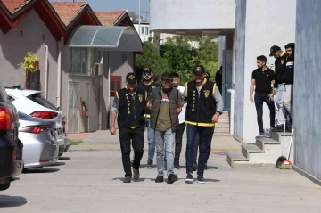 Otomobilden tabanca çıktı, zanlılar “başkasının” dedi
