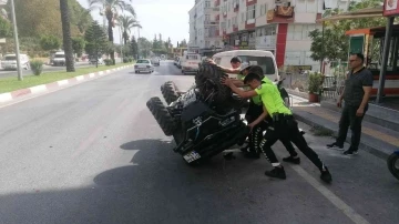 Otomobilin çarptığı ATV, park halindeki araca çarpıp takla attı: 2 turist yaralı
