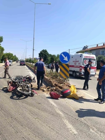 Otomobille çarpışan motosiklet sürücüsü ağır yaralandı
