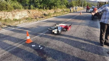 Otomobille çarpışan motosiklet sürücüsü öldü
