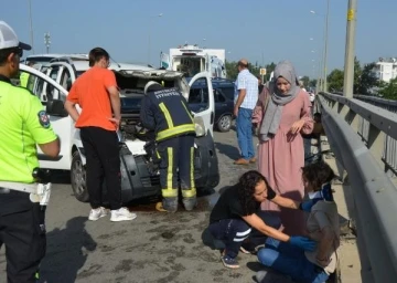 Otomobille hafif ticari araç çarpıştı: 1 ölü, 4 yaralı