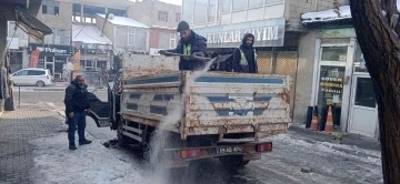 Özalp ilçesinde tuzlama çalışması yapıldı
