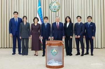 Özbekistan Cumhurbaşkanı Mirziyoyev, kızını Cumhurbaşkanı Yardımcılığına atadı
