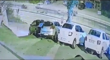 (Özel) Dehşet anları kamerada, önce motosikletin ardından otomobilin altında kaldı
