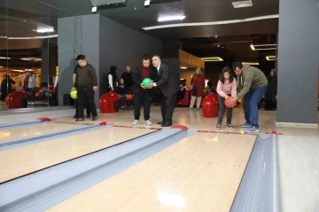 Özel sporcular bowling oynayarak eğlendi
