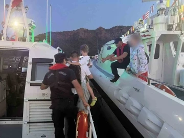 Özel teknede rahatsızlanan çocuğa Sahil Güvenlikten tıbbi tahliye
