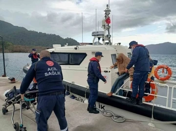 Özel teknede rahatsızlanan vatandaşa Sahil Güvenlik’ten tıbbi tahliye
