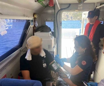 Özel teknede rahatsızlanan vatandaşı Sahil Güvenlik tahliye etti
