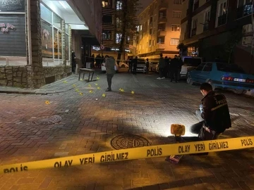 (ÖZEL)Zeytinburnu’nda sokak ortasında silahlı çatışma: 3 yaralı
