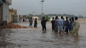 Pakistan'da sel felaketi kamerada! son 24 saatte 45 ölü, 113 yaralı