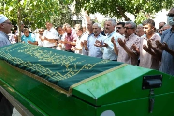 Paraşüt kazasında ölen öğretmeni öğrencileri gözyaşlarıyla uğurladı
