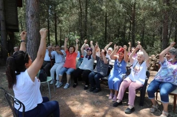 Parkinson hastaları piknikte moral buldu
