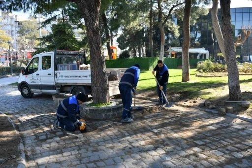 Parklarda bakım onarım çalışmaları hız kesmeden sürüyor
