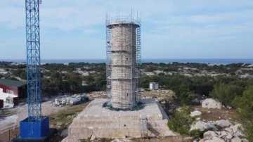 Patara Deniz Feneri'nin son basamağı yerine konuldu