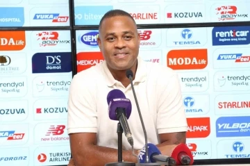 Patrick Kluivert: ”Kazandığımız için mutluyuz ama daha fazla gol atamadığımız için üzgünüz”
