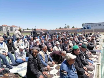 Pazaryeri ilçesinde eller yağmur için semaya kalktı
