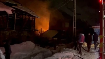 Pazaryolu’nda korkutan yangın
