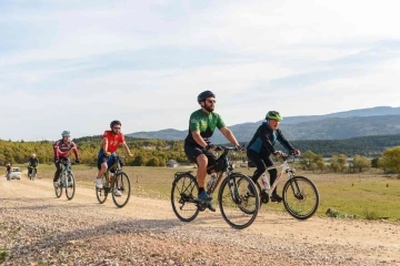 Pedalladıkları mesafeler ağaca dönüşecek
