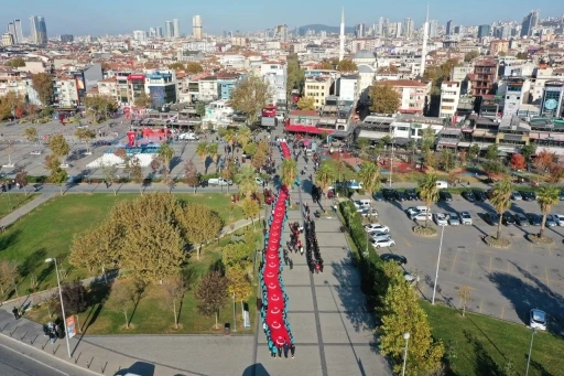 Pendik’te 101 metrelik Türk bayrağıyla Cumhuriyet kutlaması havadan görüntülendi
