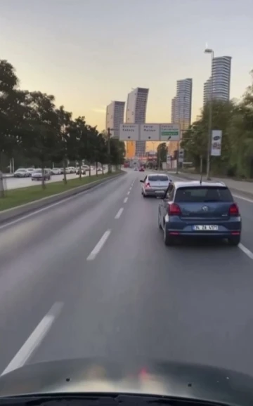 Pendik’te sosyal medyada beğeni uğruna trafiği tehlikeye atarak zik zaklar çizdiler
