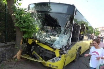 Pendik’te karşı yöne fırlayan cip ile İETT otobüsü çarpıştı: 4 yaralı
