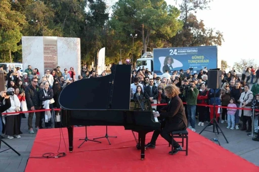 Piyano Festivali’nde gün batımında unutulmaz bir konser
