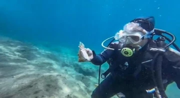 Plastik poşetlerle atılan Hıdırellez dilekleri, deniz ekosistemine zarar veriyor