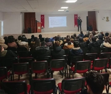 Polis ekipleri kadınlara KADES’i tanıttı
