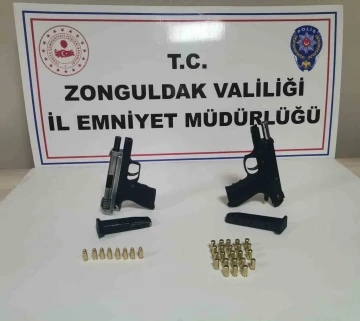 Polis ekipleri ruhsatsız tabanca ele geçirdi
