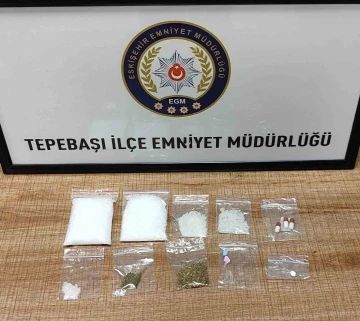 Polis ekiplerinden aranan şahıslara operasyon
