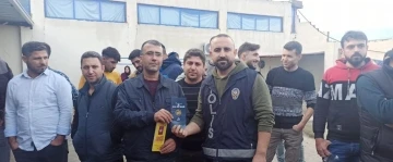 Polis, erkekleri &quot;kadına el kalkmaz&quot; diyerek uyardı
