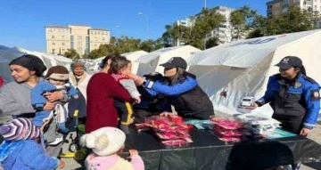 Polis yaraları sevgiyle sarıyor