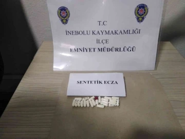 Polisin arama yaptığı iş yerinde poşetten sentetik ecza hap çıktı
