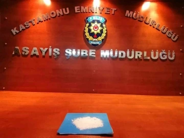 Polisin ‘dur’ ihtarına uymayarak kaçan araçta uyuşturucu ele geçirildi
