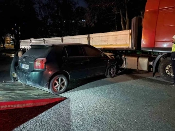 Polisten kaçan alkollü sürücü tıra çarptı
