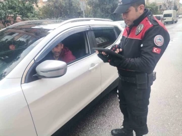 Polisten okul servis araçları ve çevrelerinde denetim
