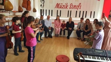 Protokol üyelerinin katılımıyla müzik sınıfı açıldı
