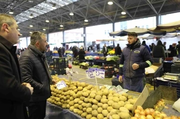 Pursaklar Belediye Başkanı Çetin’den pazar esnafına ziyaret
