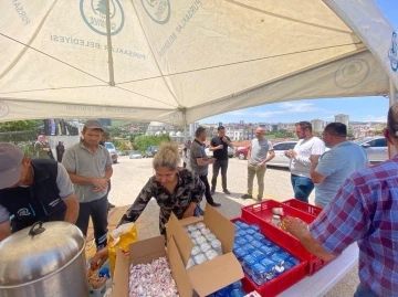 Pursaklar Belediye Başkanı Çetin’den YKS’ye giren öğrencilere ve velilere ikram
