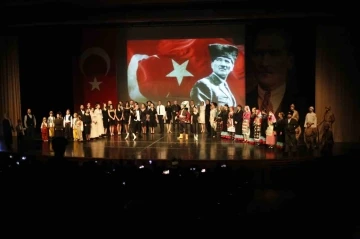&quot;İz&quot; gösterisi Atatürk’ün hatıralarını yaşatıyor
