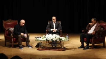 &quot;Tarihi doğru anlamak&quot; konferansı İhlas Koleji’nde düzenledi
