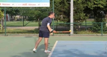 Raketi alan Batmanlılar tenis turnuvasında kapıştı