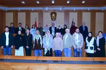 Rektör Erdal Filistinli öğrencilerle bir araya geldi
