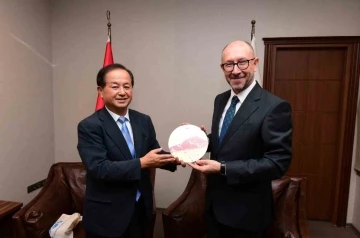 Rektör Erdal, Japon Açık Üniversitesi Rektörü Prof. Iwanaga ile bir araya geldi
