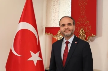 Rektör Hasan Uslu: &quot;Atatürk, milletimize bağımsızlık duygularını büyük bir mücadele ile hissettirmiştir&quot;
