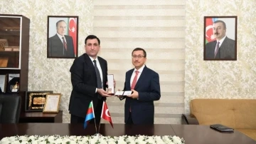 Rektör Kızılay’a Azerbaycan’dan özel devlet ödülü
