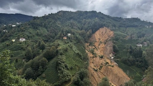 Rize'de heyelan! Valilikten açıklama