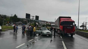 Rize’de tır otomobile çarptı, baba ve oğlu ağır yaralandı
